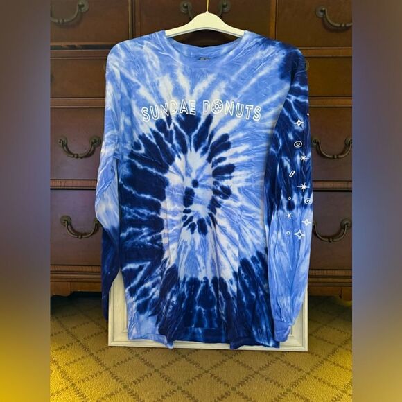 Gildan tie dye long sleeved T-shirt with SUNDAE DONUTS logo on front NWOT L - Picture 1 of 8